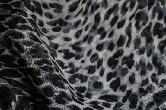 Saint Laurent, leopardenbedrucktes Quadrat-Tuch - Image 4