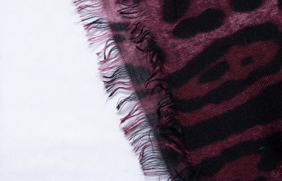 Dolce & Gabbana, lila Schal mit Leopardenmuster - Image 5