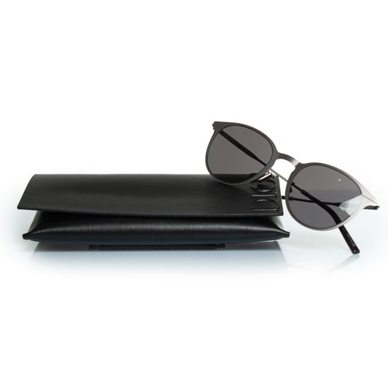 Dior, DiorEssential RU Metallsonnenbrille in Schwarz - Image 3