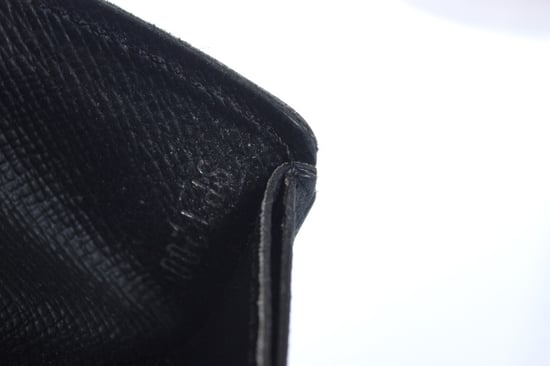 Louis Vuitton, schwarze Geldbörse aus genarbtem Leder mit LV-Logo - Image 4