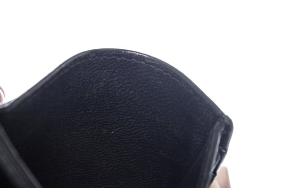 Gucci, schwarzer Leder-Kartenhalter mit Monogrammprägung - Image 4