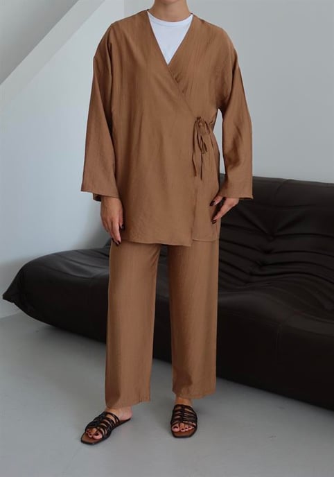 Knitterlook Textured Kimono Anzug Braun - Image 5