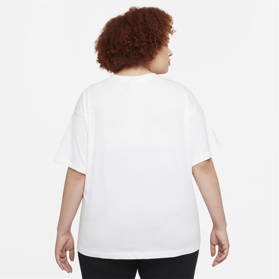 Damen Nike Essential Regular Fit Rundhals T-Shirt in Weiß/Schwarz - Image 2