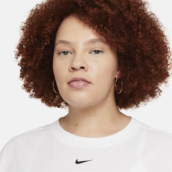 Damen Nike Essential Regular Fit Rundhals T-Shirt in Weiß/Schwarz - Image 3
