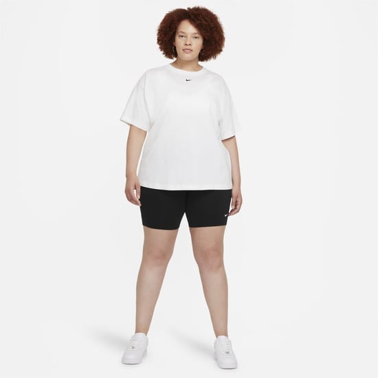 Damen Nike Essential Regular Fit Rundhals T-Shirt in Weiß/Schwarz - Image 4