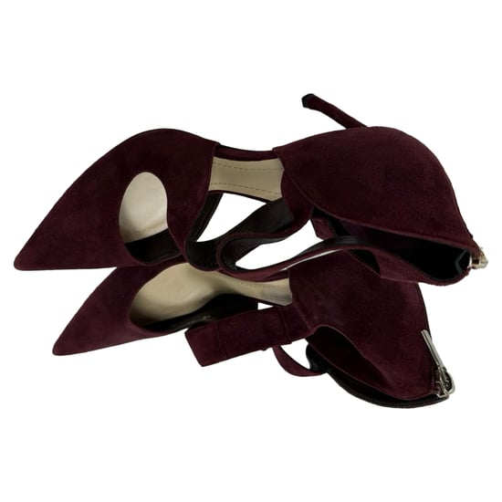 Dior Riemchenpumps mit spitzer Zehenpartie aus burgunderrotem Wildleder - Image 5