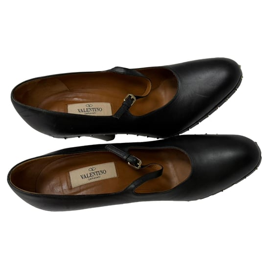 Valentino Garavani Rockstud Mary Jane Pumps aus schwarzem Leder - Image 5