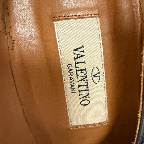 Valentino Garavani Rockstud Mary Jane Pumps aus schwarzem Leder - Image 6