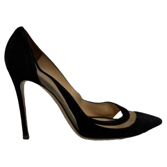 Gianvito Rossi Pumps mit spitzer Zehenpartie und Mesh-Einsätzen aus schwarzem Wildleder - Image 1