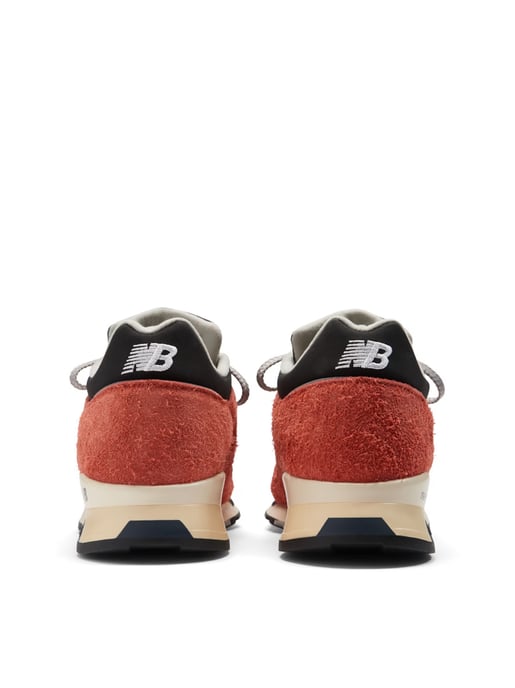 1500 Stück in Großbritannien hergestellte orangefarbene Sneaker - Image 3