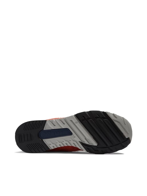 1500 Stück in Großbritannien hergestellte orangefarbene Sneaker - Image 5