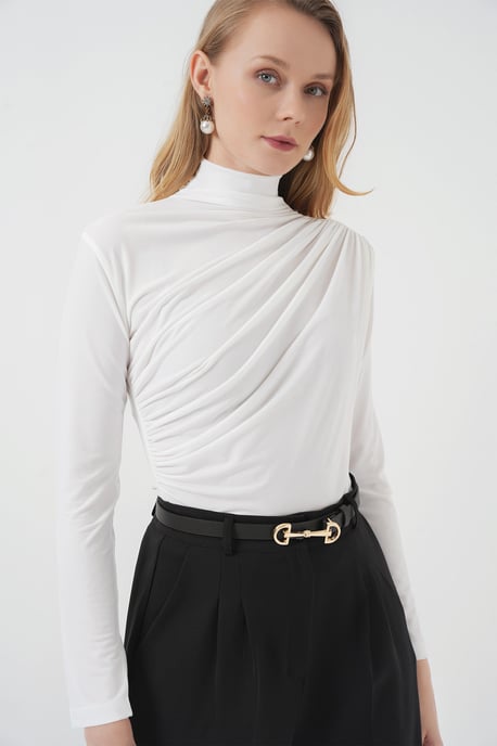 Taillierte Rollkragenbluse mit Drapierung - Image 4