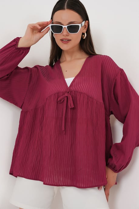 Strukturierte Seersucker V-Ausschnitt-Bluse mit Schleife - Image 4