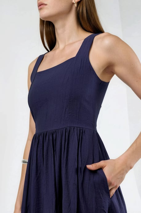 Schwingendes Midi-Kleid mit quadratischem Kragen - Image 5