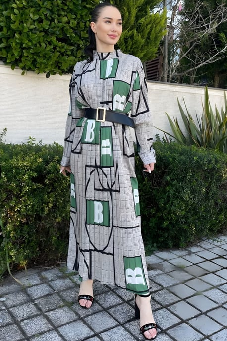 Geometrisch gemustertes Maxikleid mit Gürtel und Mandarin-Kragen - Image 1