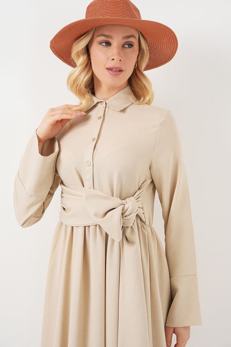 Langärmliges A-Linien Maxi-Kleid mit Taillenbanddetail - Image 2
