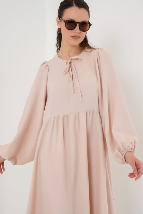 Gemustertes Maxikleid mit Schleife - Image 4