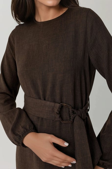 Maxi-Kleid mit langen Ärmeln und gewölbtem Detail - Image 4