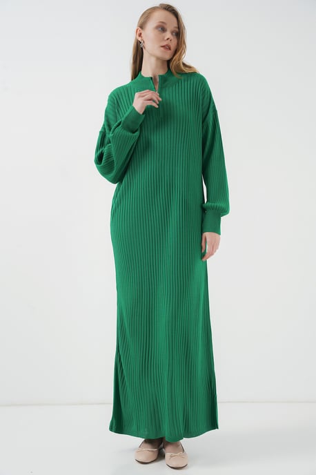 Texturiertes Strickkleid mit halbem Rollkragen und Reißverschluss - Image 1