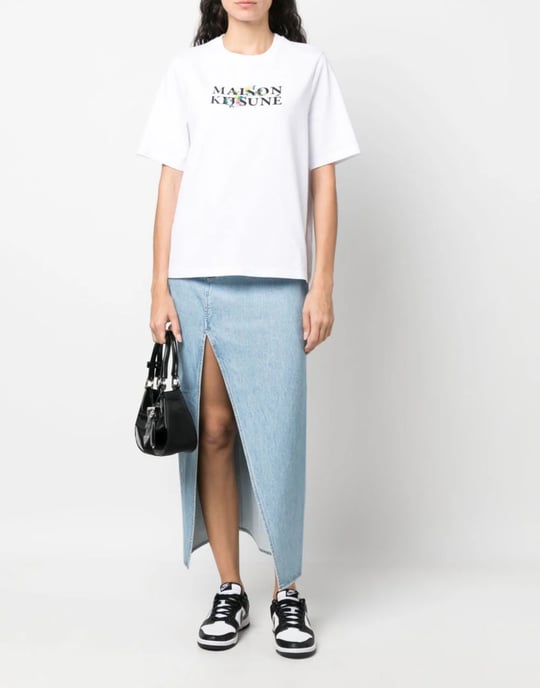 T-Shirt mit Blumenmuster und klassischem Logo - Image 2