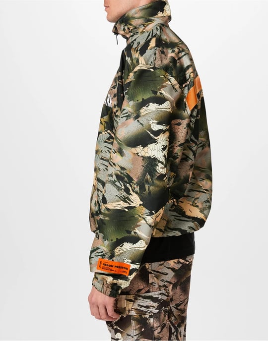 Nylon-Windjacke mit Camouflage-Logo-Band - Image 4
