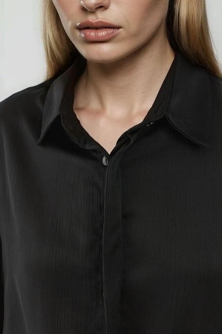 Rüschendrapiertes Mini-Kleid mit langen Ärmeln und Hemdkragen - Image 5