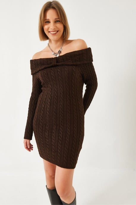 Hochgeknöpftes, figurbetontes Kleid ohne Träger aus Zopfmuster - Image 1