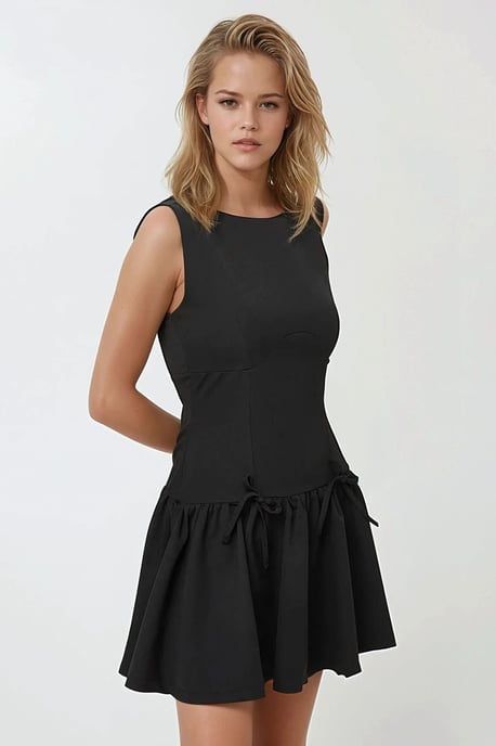 Tailliertes Mini-Kleid mit Schleifendetails - Image 1