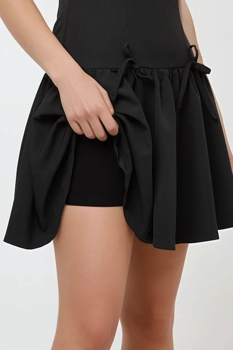 Tailliertes Mini-Kleid mit Schleifendetails - Image 4