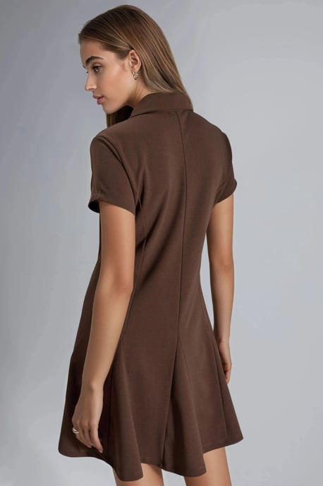 Crepe Mini-Kleid mit Knopfverschluss und Polo-Kragen - Image 4