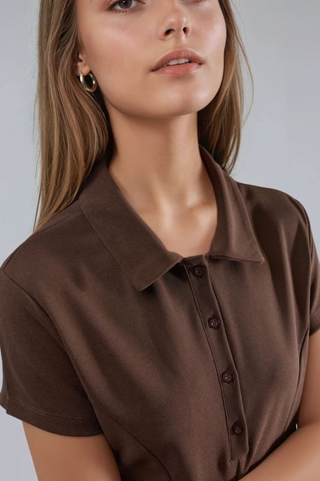 Crepe Mini-Kleid mit Knopfverschluss und Polo-Kragen - Image 6