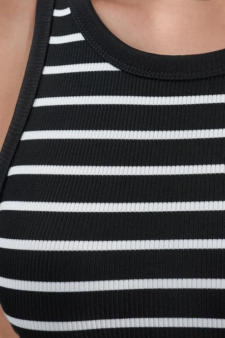 Körperbetontes Mini-Kleid mit Rundhalsausschnitt - Image 5