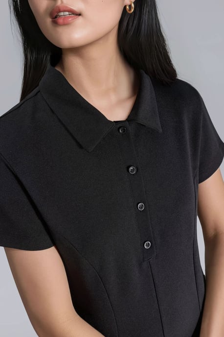 Crepe-Minikleid mit Knopfverschluss und Polo-Kragen - Image 5