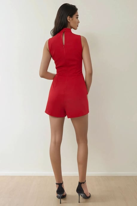 Hoher Kragen ärmelloser taillierter Playsuit mit Bindegürtel-Detail - Image 5
