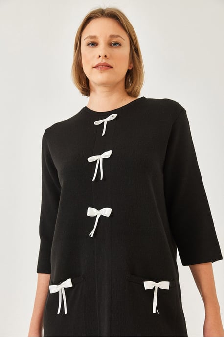 Texturiertes Strickkleid mit Schleife - Image 4