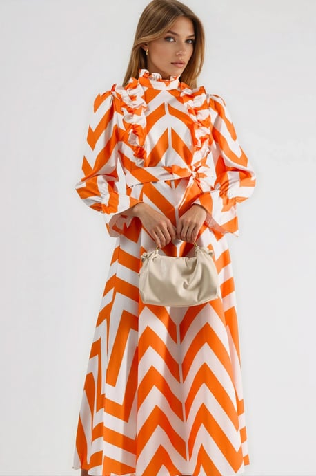 Geometrisches Rüschmaxikleid mit halbem Rollkragen - Image 2