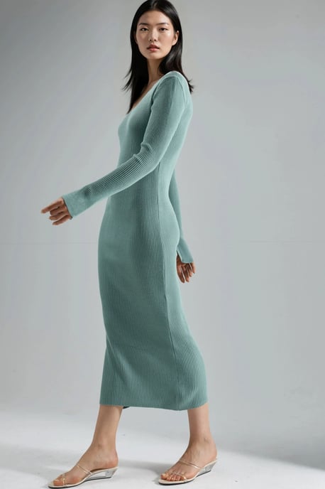 V-Ausschnitt Texturiertes Maxikleid aus Strick mit Schlitz - Image 4