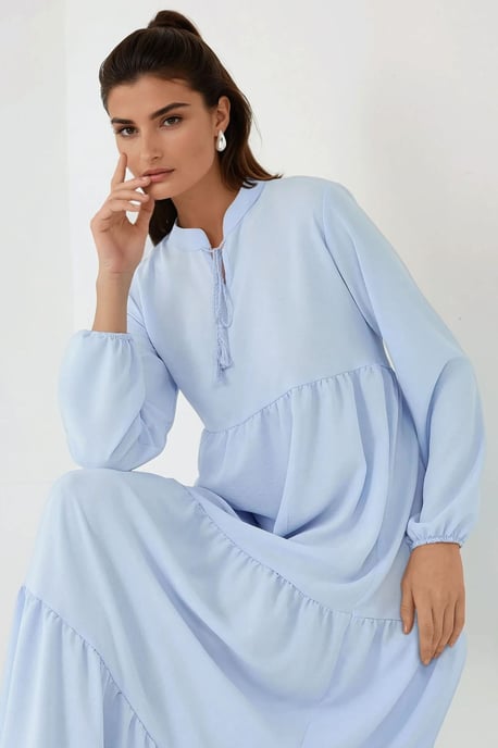 Strukturiertes Maxikleid mit Rundhalsausschnitt und Knöpfen - Image 1