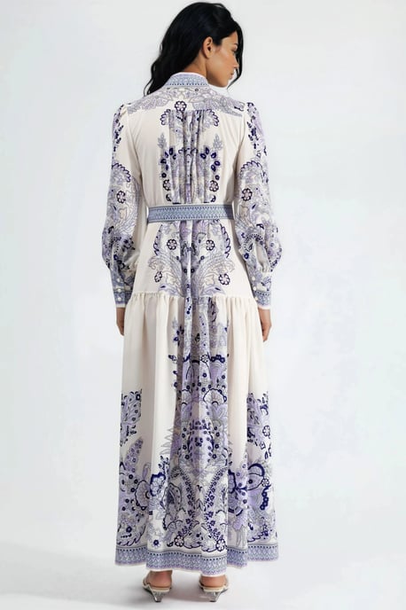 Maxi-Kleid mit Mandarin-Kragen und Gürtel - Image 3