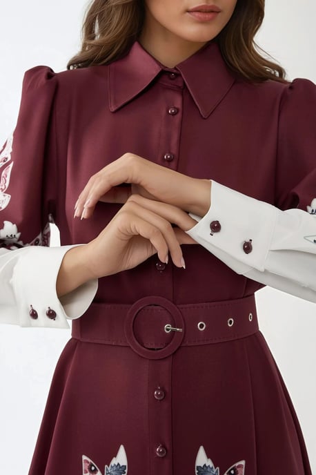 Bedrucktes Maxi-Kleid mit langen Ärmeln und Gürtel - Image 2