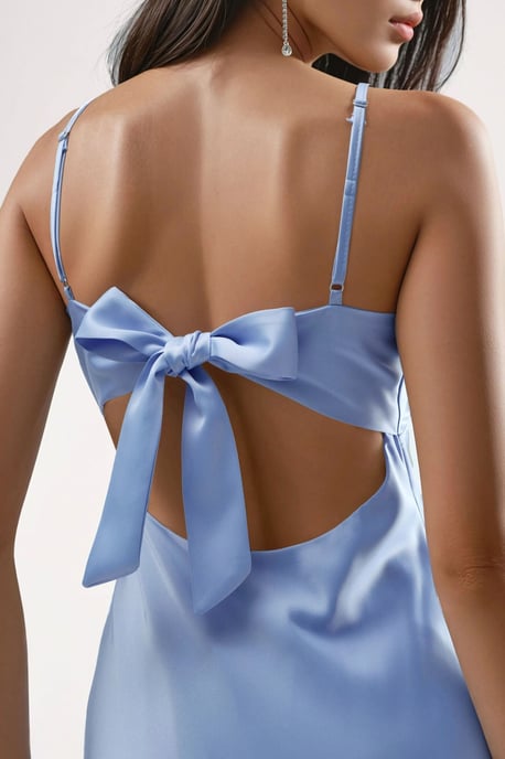 Satin-Maxikleid mit Tie-Front Cut-Out-Detail - Image 6