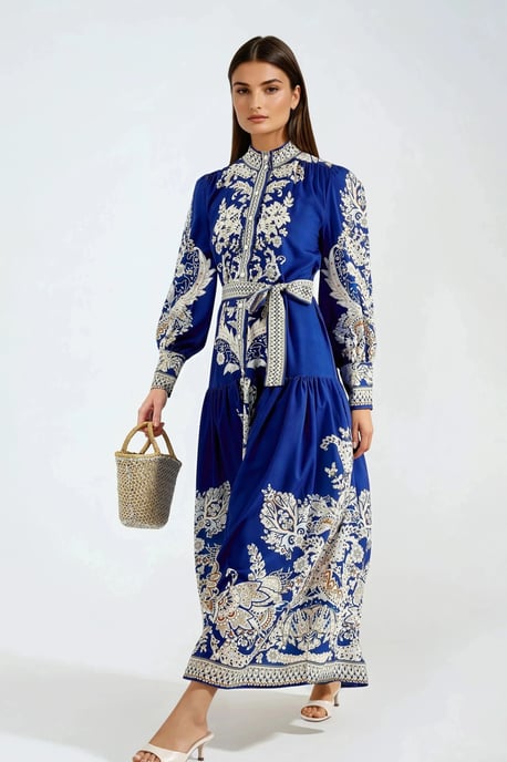 Maxi-Kleid mit Mao-Kragen und Gürtel - Image 2