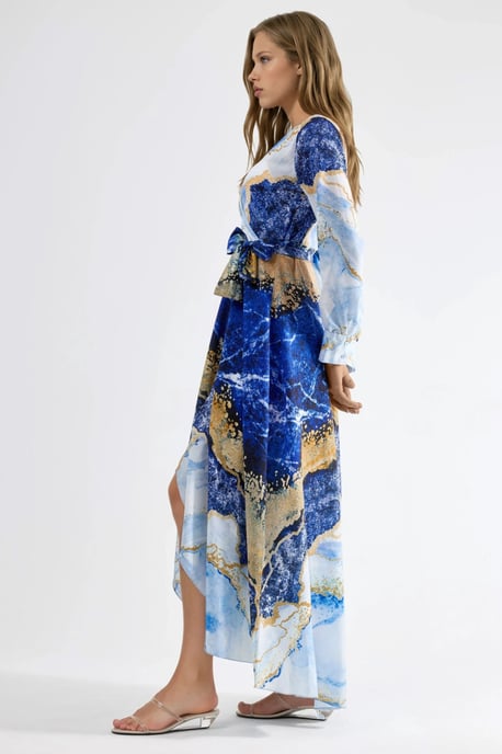 Maxikleid mit abstraktem Druck und langen Ärmeln sowie Bindeband-Detail - Image 4
