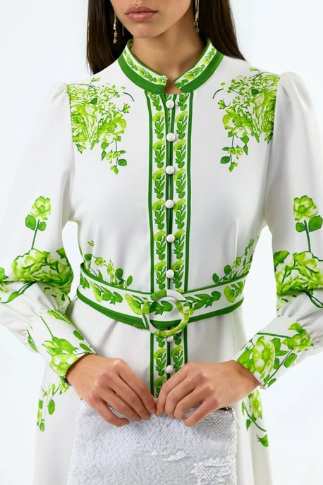 Blumiges Langarm-Maxikleid mit Gürtel und Mandarin-Kragen - Image 5