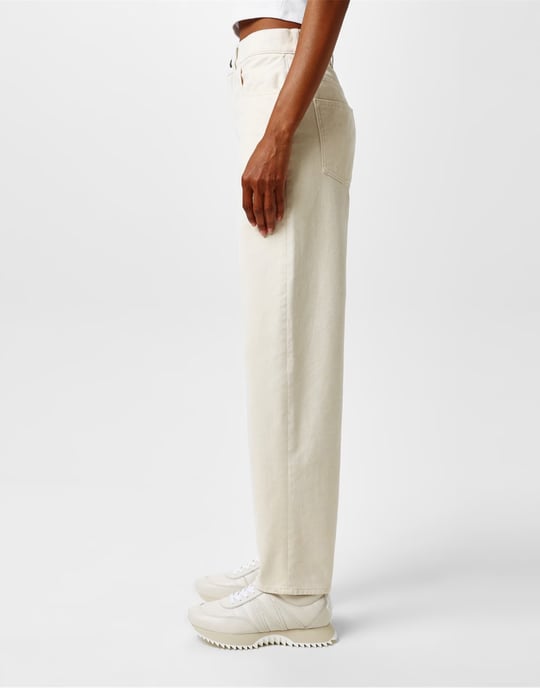 Cropped Tapered Leg Jeans - Image 4