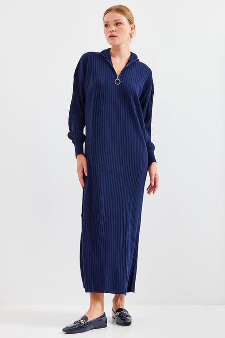Texturiertes Strickkleid mit halbem Rollkragen und Reißverschluss - Image 2