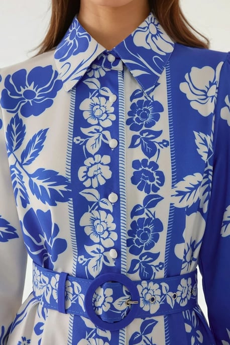Bedrucktes Maxi-Kleid mit langen Ärmeln und Gürtel - Image 3