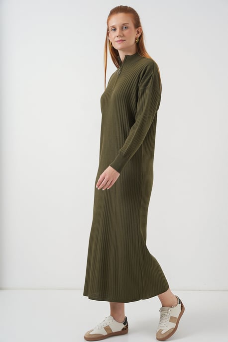 Strickkleid mit halbem Rollkragen und Reißverschluss - Image 3