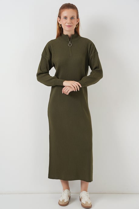 Strickkleid mit halbem Rollkragen und Reißverschluss - Image 4