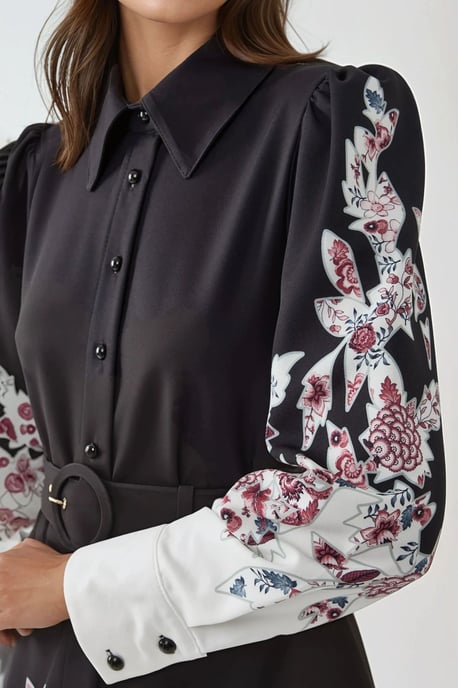 Bedrucktes Maxikleid mit langen Ärmeln und Gürtel - Image 4